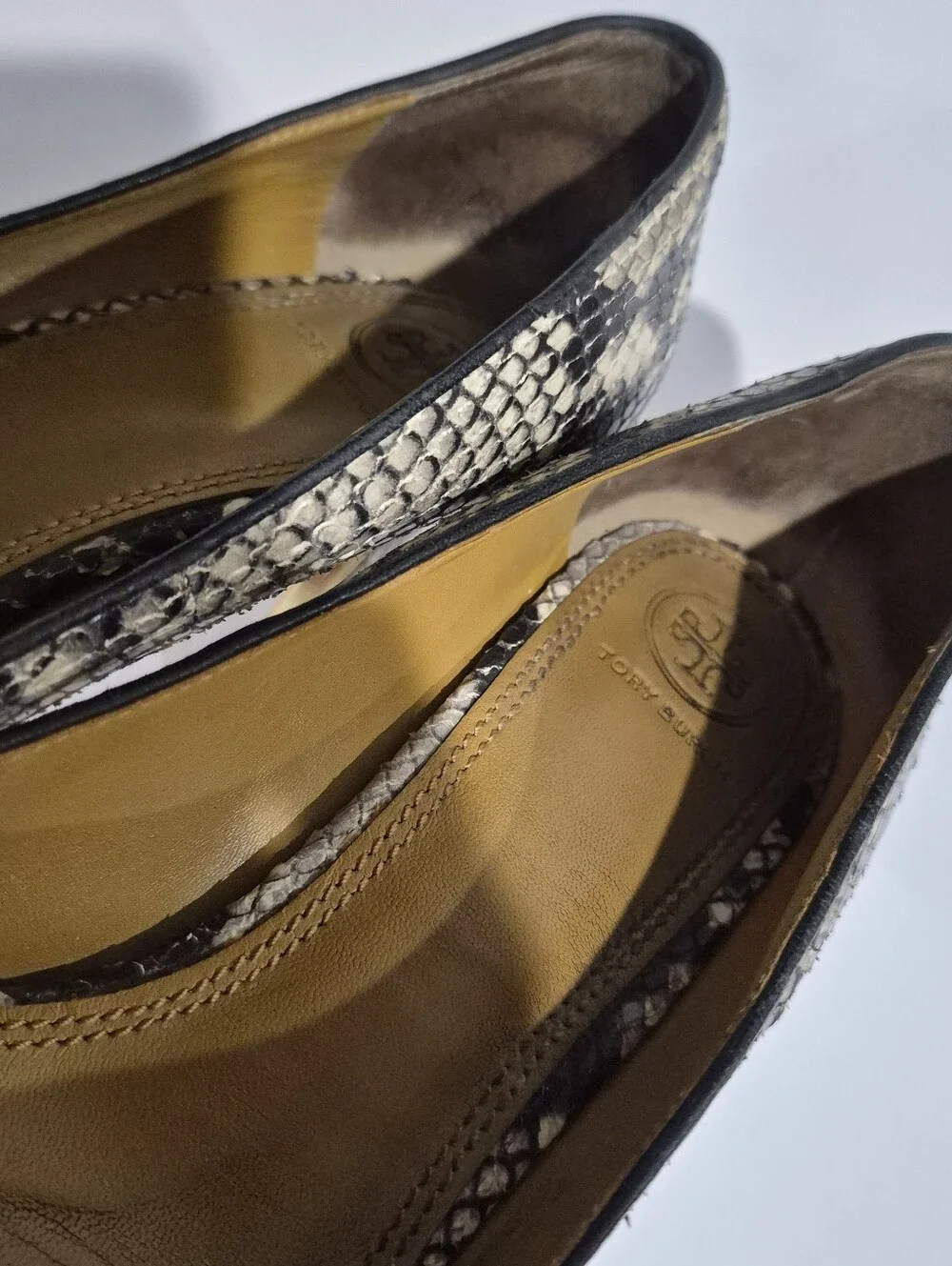 Tory Burch Black and Cream Snake-Print Pointed Toe Pumps 8.5M